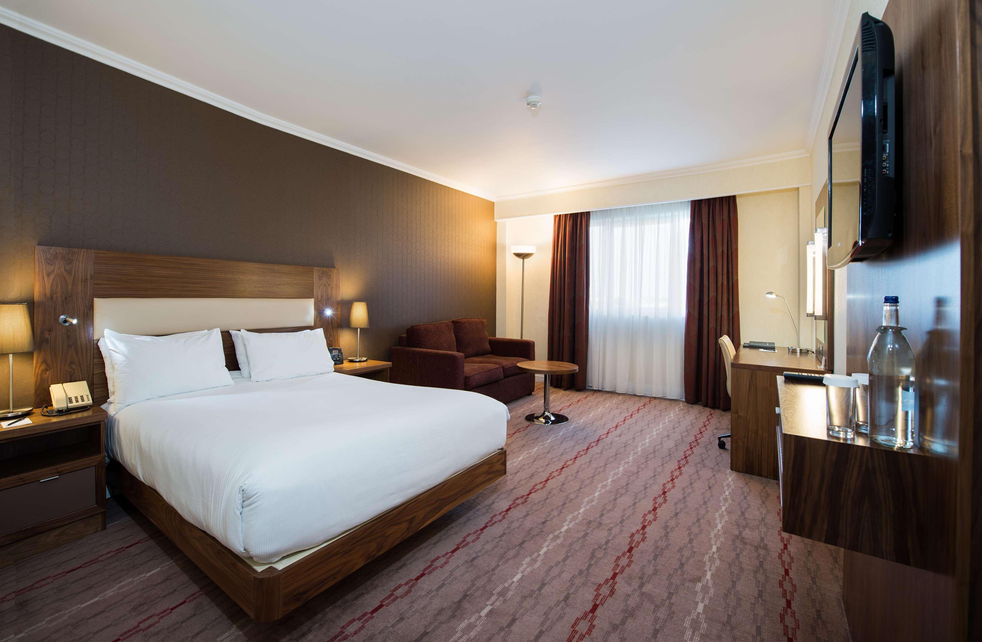 فندق Doubletree By Hilton Dartford Bridge المظهر الخارجي الصورة