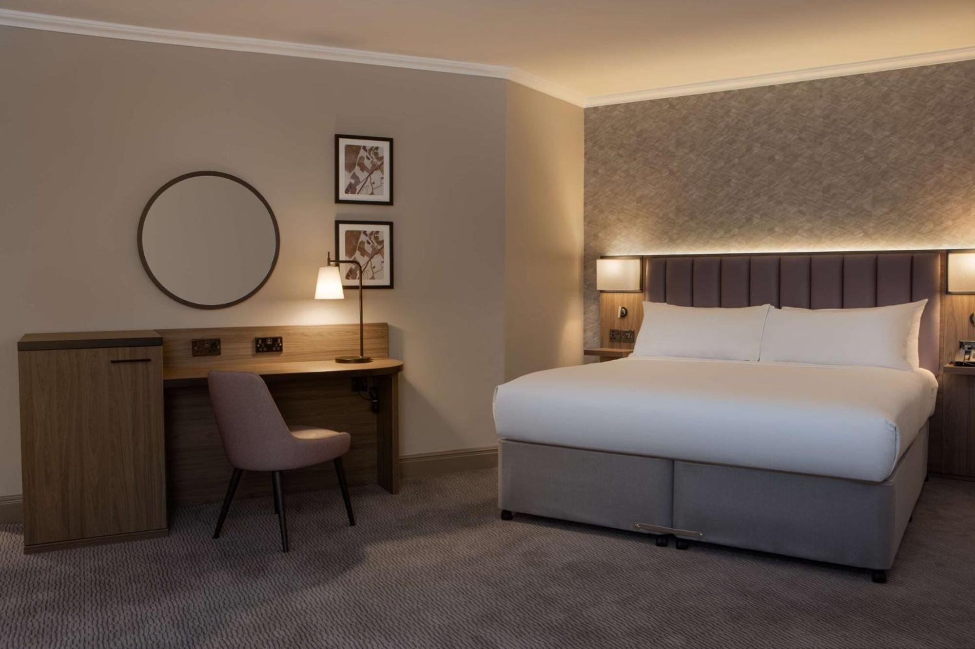 فندق Doubletree By Hilton Dartford Bridge المظهر الخارجي الصورة