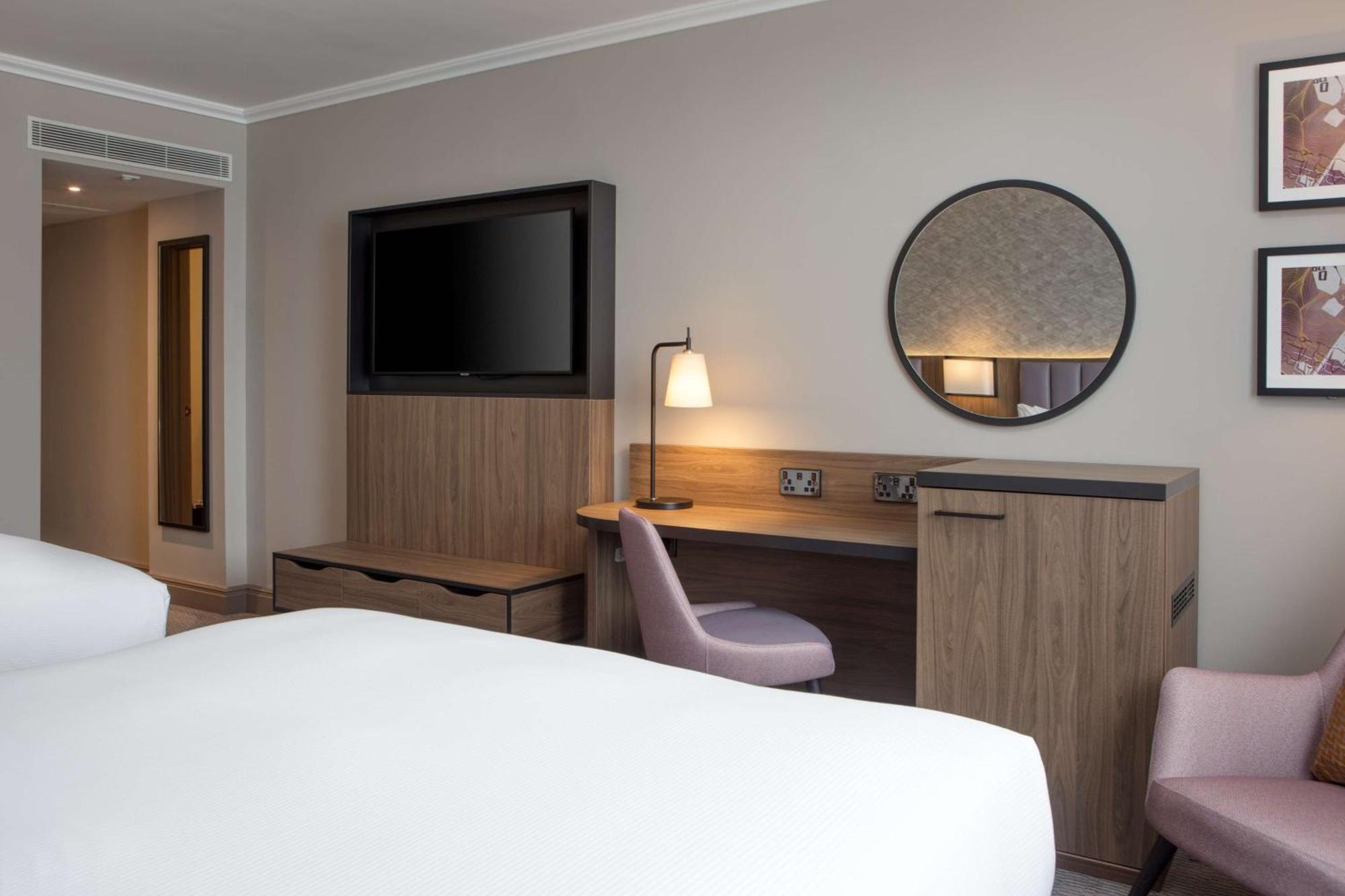 فندق Doubletree By Hilton Dartford Bridge المظهر الخارجي الصورة