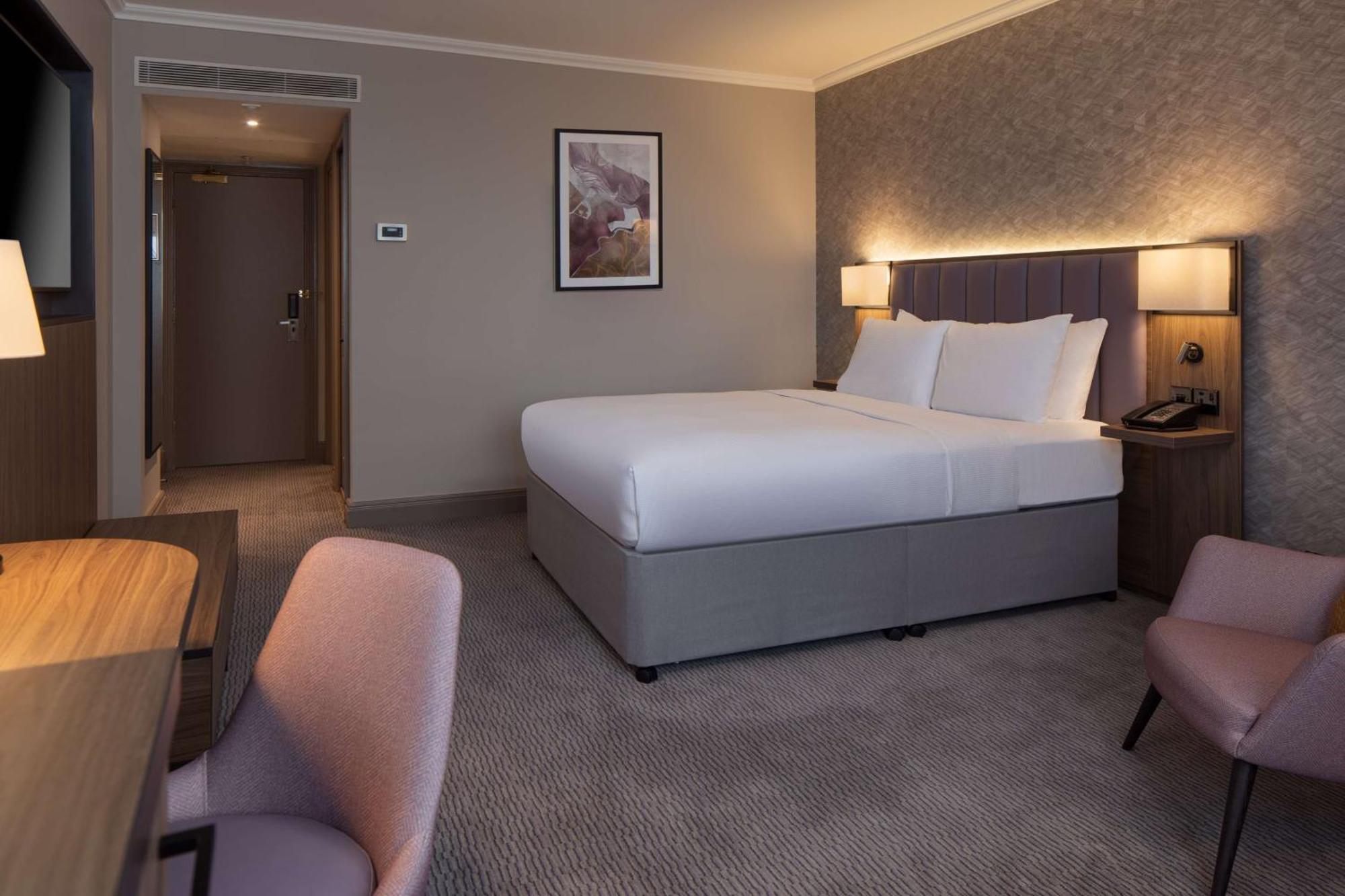 فندق Doubletree By Hilton Dartford Bridge المظهر الخارجي الصورة