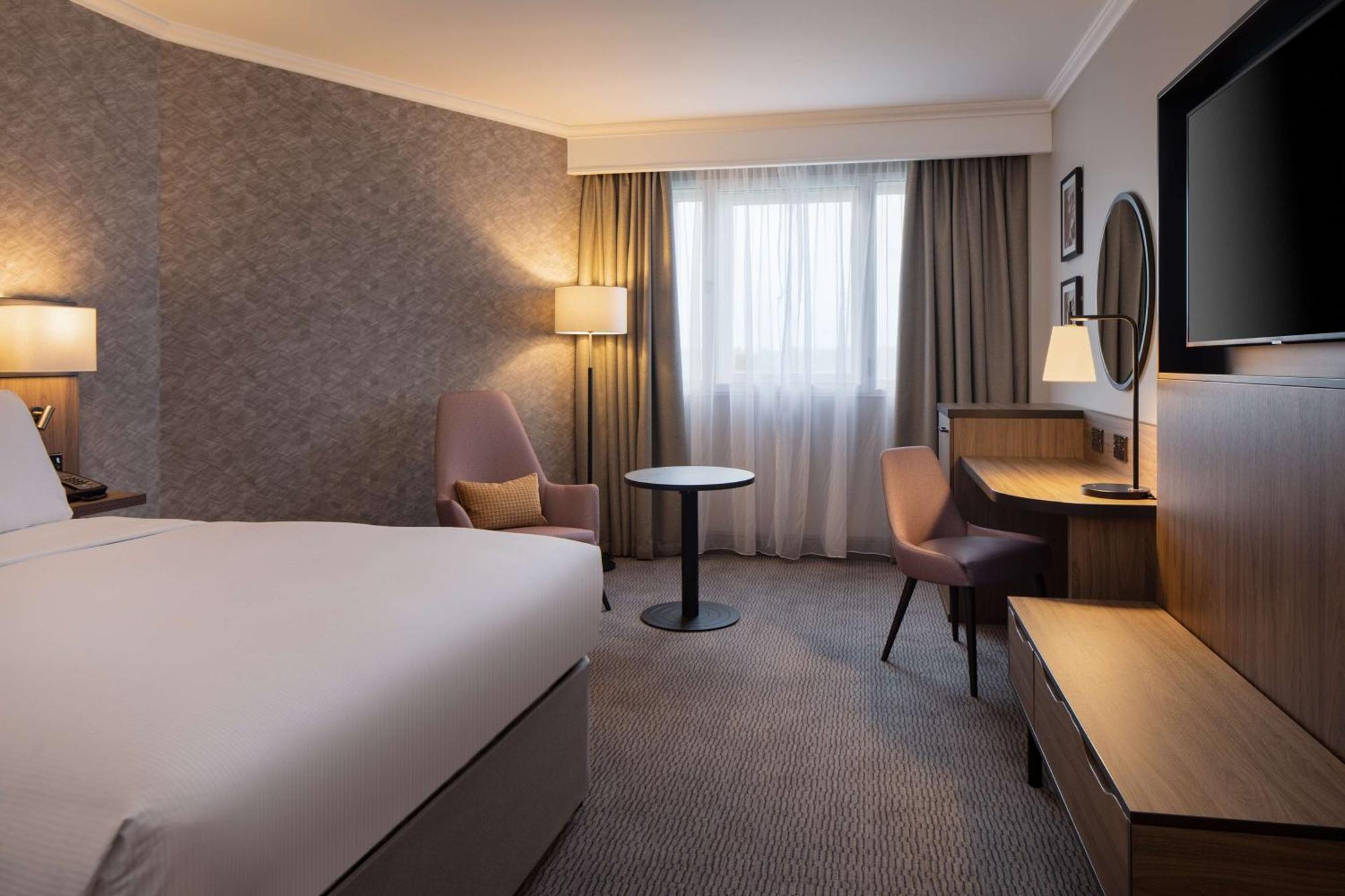 فندق Doubletree By Hilton Dartford Bridge المظهر الخارجي الصورة