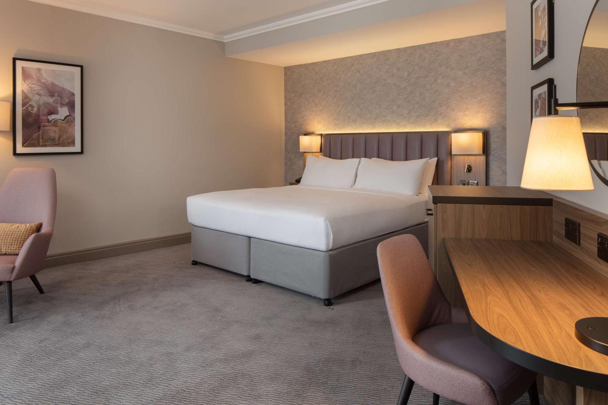 فندق Doubletree By Hilton Dartford Bridge المظهر الخارجي الصورة